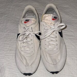 Nike men’s size 8 womans size 9 athletic shoes